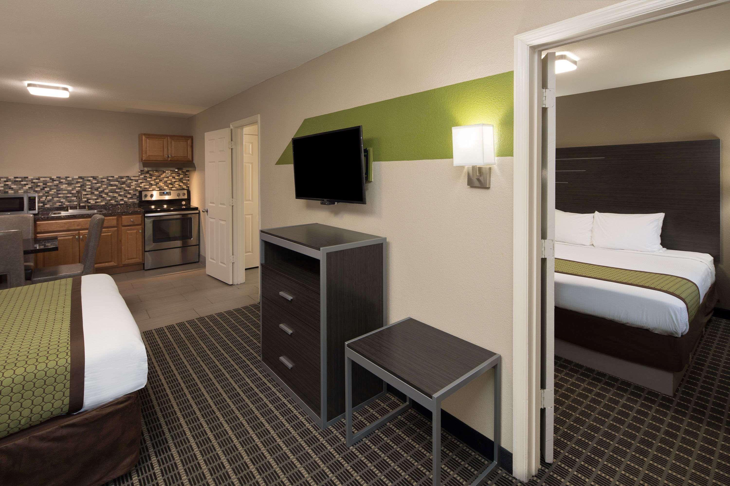 Days Inn & Suites By Wyndham Афіни Екстер'єр фото