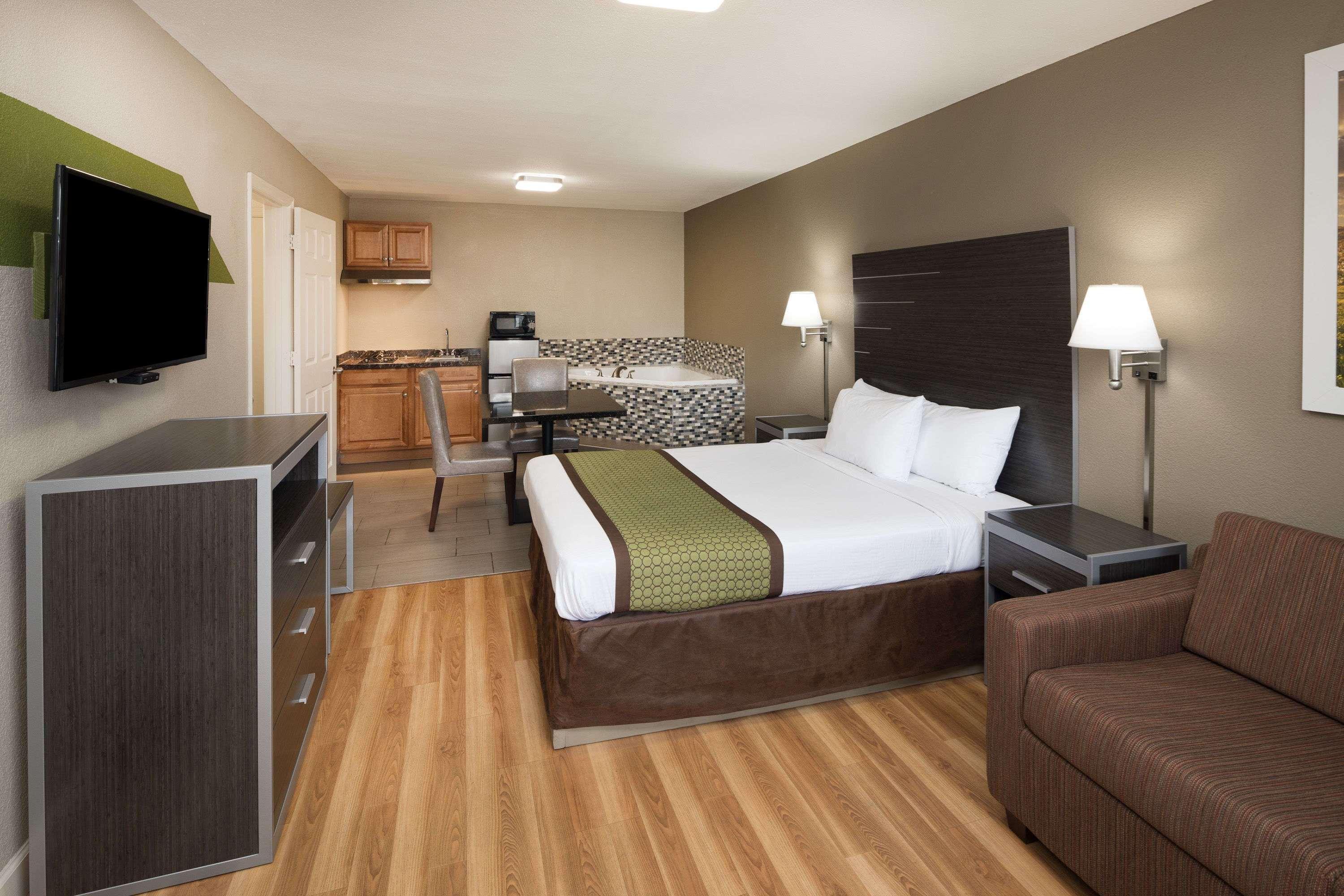 Days Inn & Suites By Wyndham Афіни Екстер'єр фото