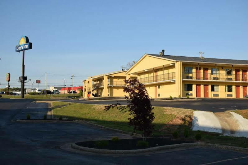 Days Inn & Suites By Wyndham Афіни Екстер'єр фото